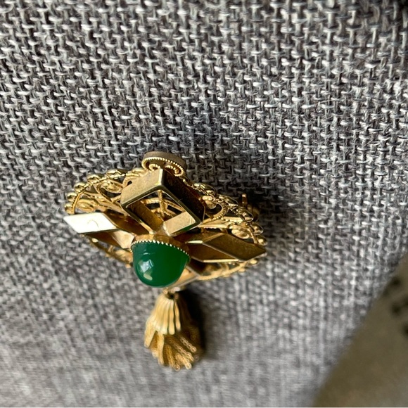 c1972 SARAH COV | Vtg | Peking Collection Green Glass Cabochon Bead Tassel Pin - Picture 5 of 12